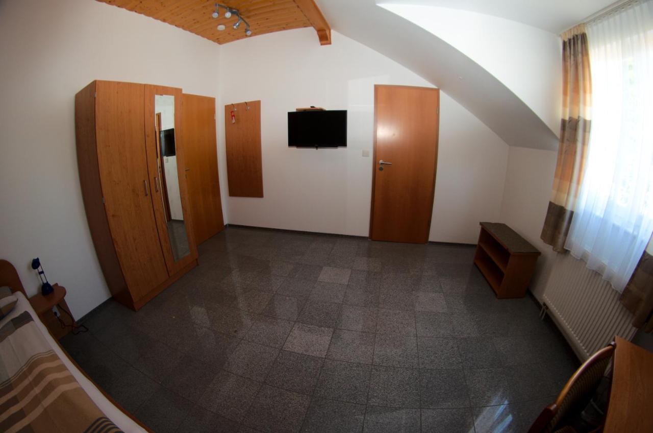 Gasthuis Messe-hotel Waldruhe 3*